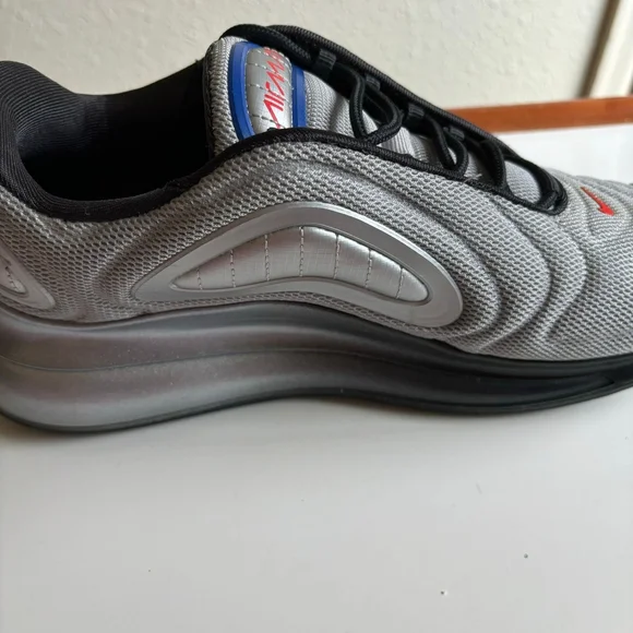 Nike AirMax 720 - Picture 9 of 16